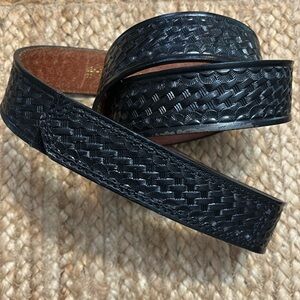 First Responder/ Police / Medics Black Leather Belt Excellent Condition Size 44
